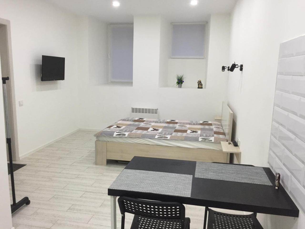 Small Underground Apartment At The Center Cherson Exteriör bild